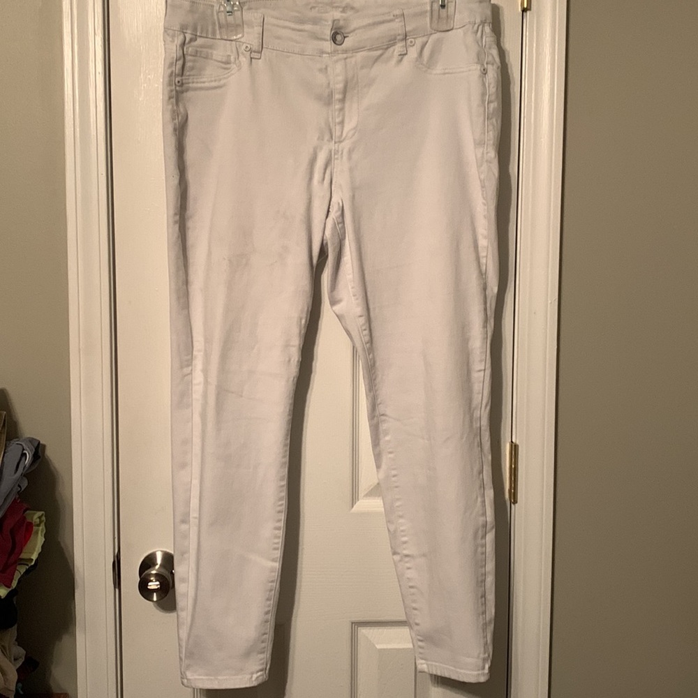 Maurice’s Size 18 White Pants